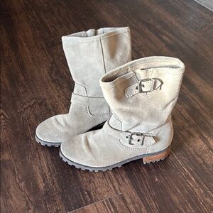 Stylish Women's Gray Boots